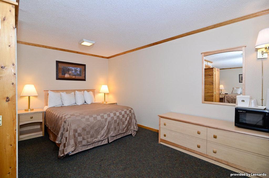 Centerstone Resort Lake-Aire Tomahawk Exterior photo