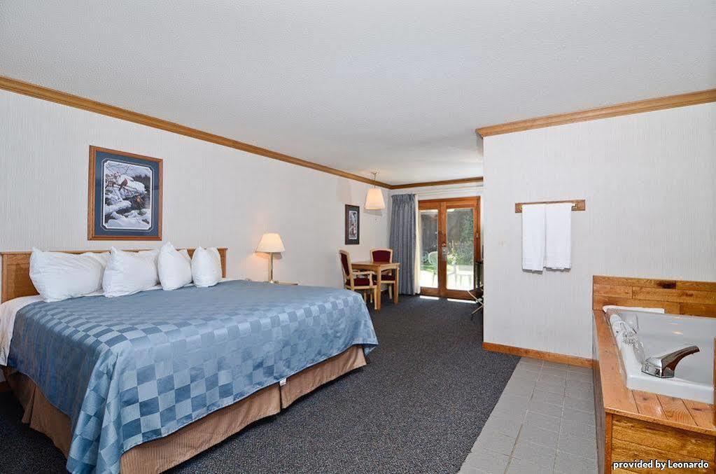 Centerstone Resort Lake-Aire Tomahawk Exterior photo